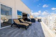 Bright and Spacious Penthouse, Large Terrace by Buena Vista