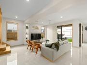 Spacious Modern 6BR Family Home in Pallara QLD