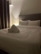 The Ren Suite Facing Sunrise or City View