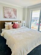 Cozy & Spacious 5BR Family Home with Free On-Site Parking