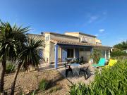 Belle villa entièrement climatisée 4 chambres 10 couchages, fibre WIFI, 2 terrasses parking privatif dans résidence sécurisée piscine commune 800 m de la mer LRCS69