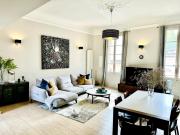 Aix flat in historic center, 17th century building