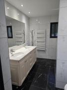 1-Bedroom guesthouse with pool access