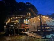 森の中の大型ログハウス最大16名可ペット同伴OkコテージLog