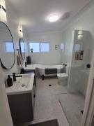 Charming 4BDR inc separate studio, newly renovated