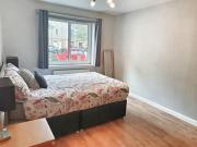 Spacious Ground floor, 2 bed by Lains Lettings m