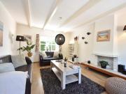 Cozy Holiday Home in Zonnemaire near lakebeach