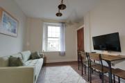 Stylish Top-Floor Flat - Leith