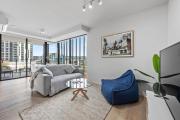 South Bank Sleek - 2Bed-2Bath-1Car-Pool