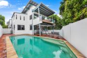 Villa Serenity: 6BR Casuarina Beach Home w Pool