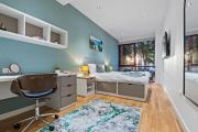 Spacious Central Leeds Flat - Sleeps 8 with Pool Table
