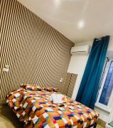 B independent entrance private bathroom - no kitchen