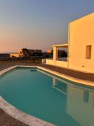 Top Akrotiri