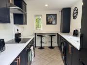 Modern 3 Bed House with Parking in Rothley