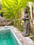 Seseh Beach-Bfast incl-Twin Villa Celestine ensuite Bedroom 3 in shared villa-650m to Beach