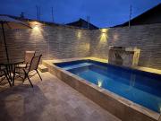 Casa com piscina garagem para 4 carros