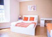 Modern, Spacious Home Ideal for Work Teams and Groups