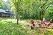 Picturesque Mountain Cabin with Hot Tub and Fire Pit!