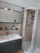 LotusNest - Casa Privata - Letto Matrimoniale, Parcheggio, Treno