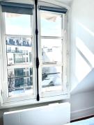 Steps to Arc De Triomphe, Paris 17 Studio