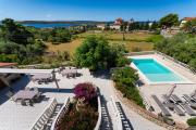 Apartments Villa Verica - Mit Meerblick & Pool auf der Insel Rab