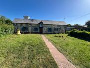 Venez respirer lair de la Campagne a 70 km de de lOcéan, Villers sur Mers , Deauville ..... Maison de 100 m² ,sur une parcelle de 2000 m² 3 chambres toutes refaites , 2 salles deau , 2 toilettes , cuisine équipées . tous refait a neuf