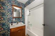 Mansfield Retreat - A Chic Downtown Experience