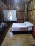 Casa de Madeira para Alugar em São Roque de Minas!