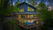 Luxe, Location, Views, Hot Tub, Barrel Sauna & more at Black Bear Tower