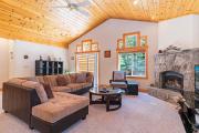 Cedar Chateau with Game Room & HOA Access