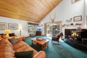 Paradise Pines 3BR Secluded Cabin Minutes in Tahoe Donner