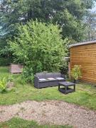 Chambre indépendante avec salle de bain et toilettes