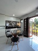 Apto a 100 metros da PRAIA com PISCINA, SAUNA e ESTACIONAMENTO