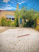 Studio à Bagneux avec terrasse privée, parking et climatisation payants