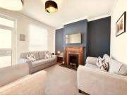 Homely Monthly Stay in Chesterfield for Families and Contractors with Good Transport Links