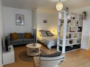 Studio cosy avec Balcon - 20 min de Paris en Métro