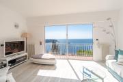 Family Villa-sea view, pool and garden near Monaco