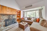 Winter Fun! Resort Condo half Mi to Campton Mtn