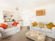 Delightful home Sunroom Garden Parking Pass the Keys