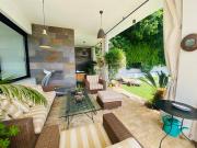 Villa con piscina by MO