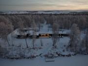 Villa Tolonen a beautiful log villa by the Ivalo River
