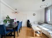 Cozy bedroom with LaDéfense view