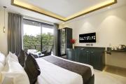 Saltstayz Premier - Galleria Market Road & Sector 27