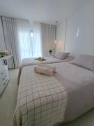 Suíte com Piscina a 15 min da Praia da Barra da Tijuca - RJ