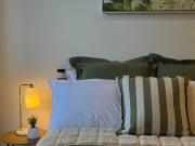 Luxe 2B2B Stay Walk to Sunnybank market square