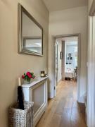 New! Spacious & Quiet 3 Bedroom House - Putney