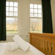 Comfy Apartment with carpark 2 minutes to CBD