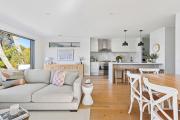 Modern Coastal Beach House - Rye Entertainer