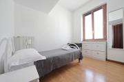 Stazione Trastevere 3BR Flat by Flatinrome