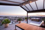 St Kilda Penthouse. Views. Spa.